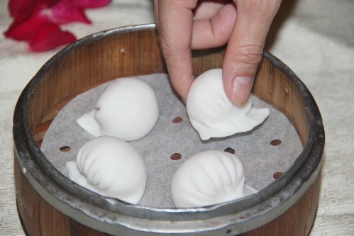 Há cảo được hấp chín mềm thơm ngon với vị ngọt béo bùi Há cảo được hấp chín mềm thơm ngon với vị ngọt béo bùi
